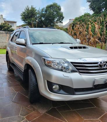 TOYOTA HILUX SW4 3.0 SRV 4X4 7 LUGARES 16V TURBO INTERCOOLER DIESEL 4P AUTOMÁTICO TOYOTA HILUX SW4 3.0 SRV 4X4 7 LUGARES 16V TURBO INTERCOOLER DIESEL 4P AUTOMÁTICO